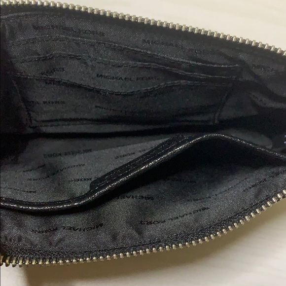 Michael Kors clutch - Picture 4 of 4